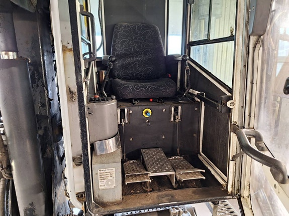 Volvo FH16 6x4 Timmerbil med Kran 8 of 12