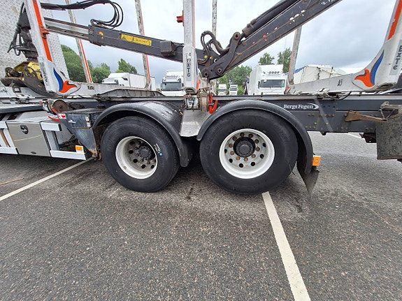 Volvo FH16 6x4 Timmerbil med Kran 5 of 12