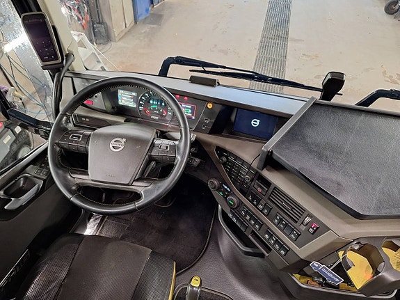 Volvo FH16 6x4 Timmerbil med Kran 10 of 12