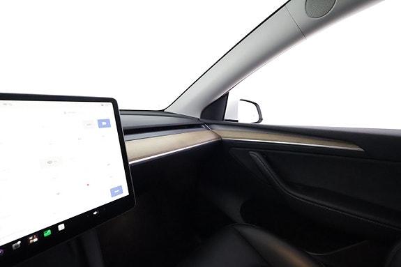 Tesla Model Y 22 of 23