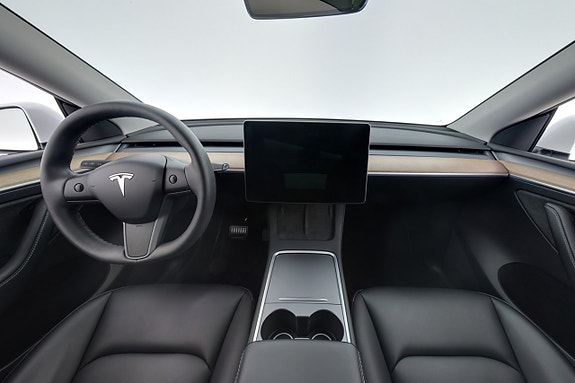 Tesla Model Y 12 of 23