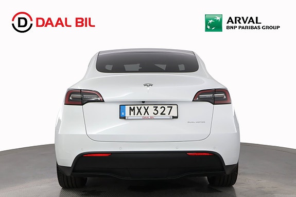 Tesla Model Y 7 of 23