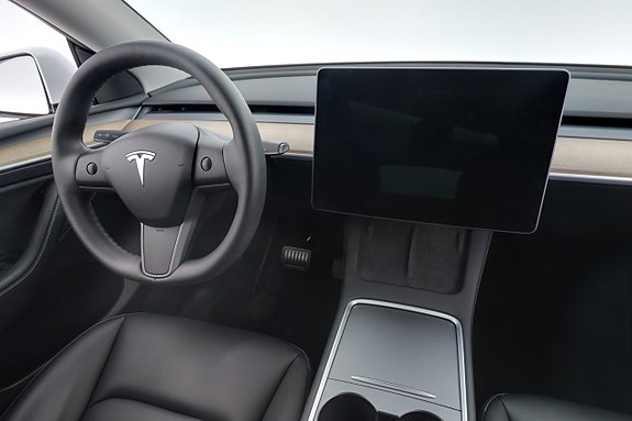 Tesla Model Y 14 of 23