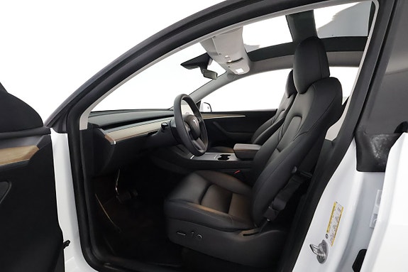 Tesla Model Y 10 of 23