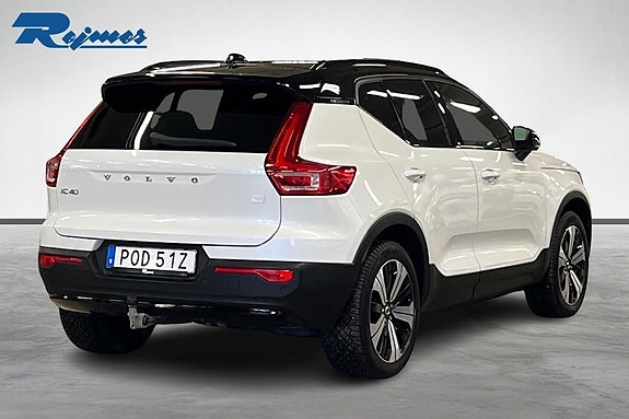 Volvo XC40 4 of 5