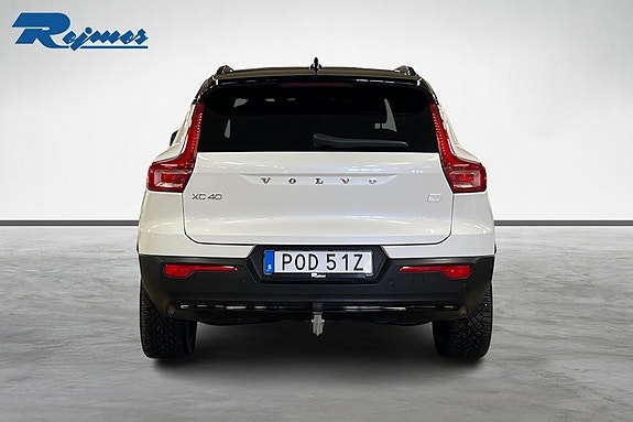 Volvo XC40 3 of 5