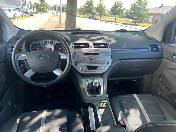 Ford Kuga 5 of 9