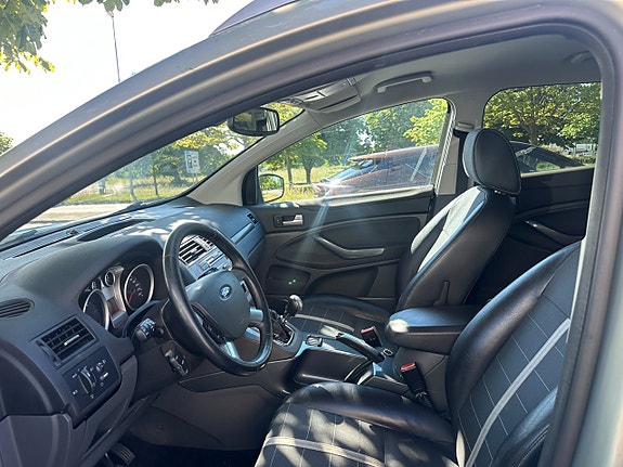 Ford Kuga 6 of 9
