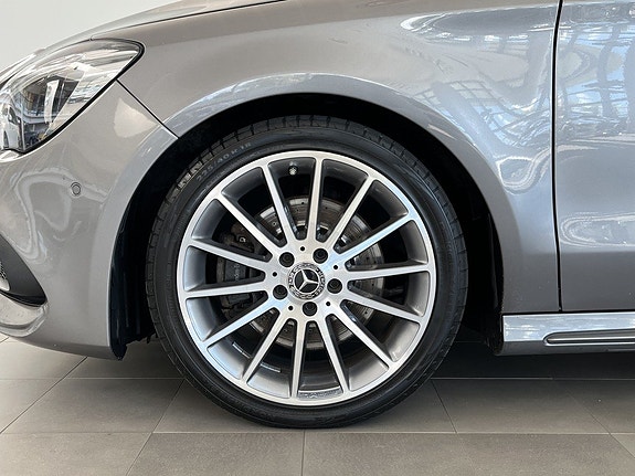 Mercedes-Benz CLA250 4 of 5