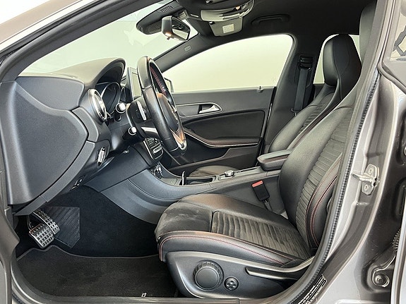 Mercedes-Benz CLA250 5 of 5