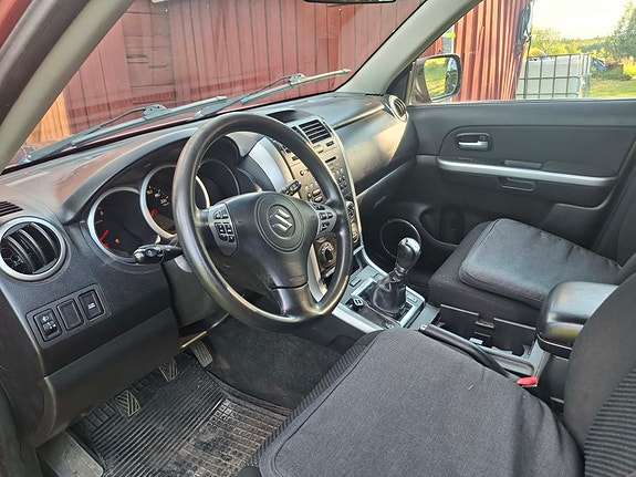 Suzuki Grand Vitara 5 of 5