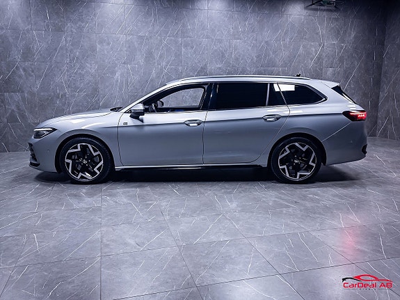 Volkswagen Passat 4 of 30