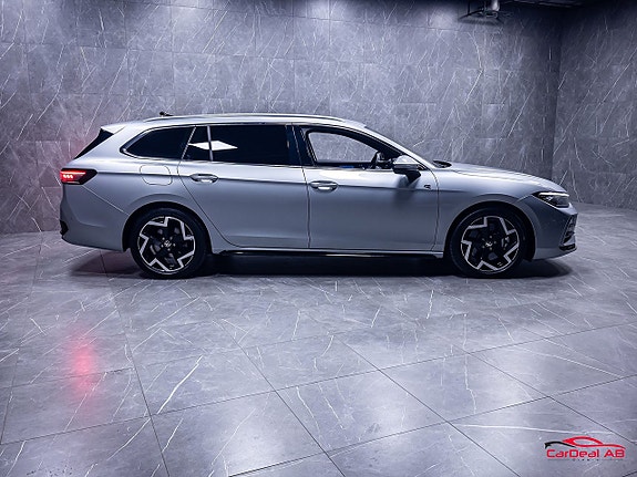 Volkswagen Passat 8 of 30