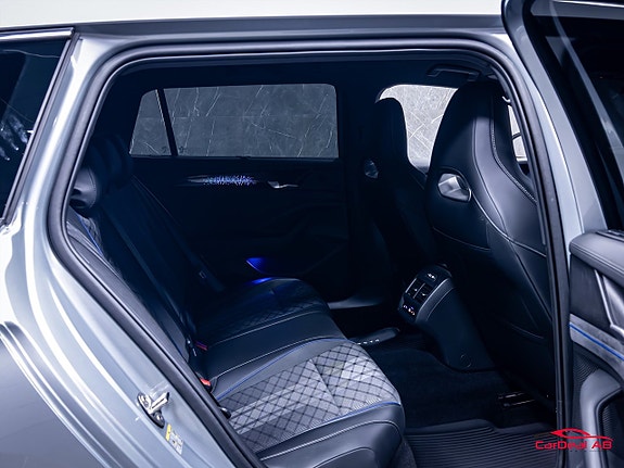Volkswagen Passat 16 of 30