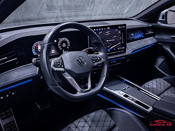 Volkswagen Passat 12 of 30
