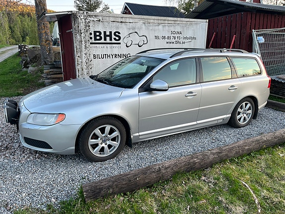 Volvo V70 3 of 3