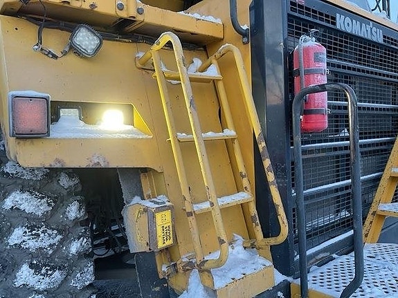 Komatsu HD605-7EO 21 of 24