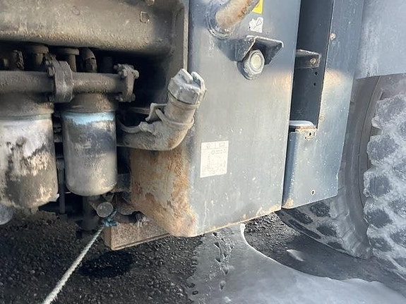Komatsu HD605-7EO 15 of 24