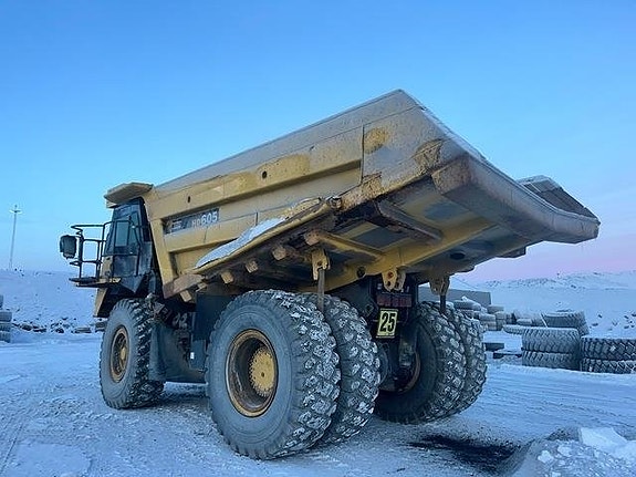 Komatsu HD605-7EO 2 of 24