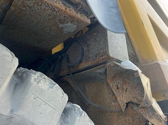 Komatsu HD605-7EO 13 of 24