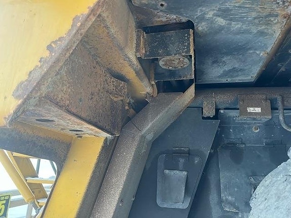 Komatsu HD605-7EO 11 of 24