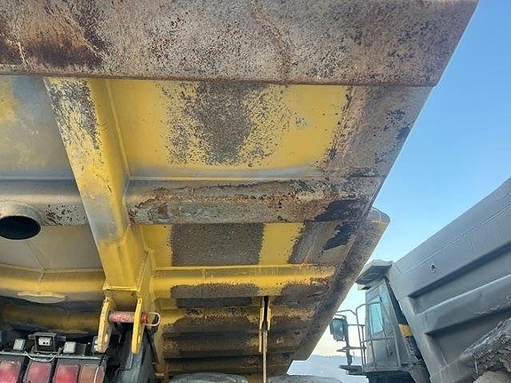 Komatsu HD605-7EO 18 of 24