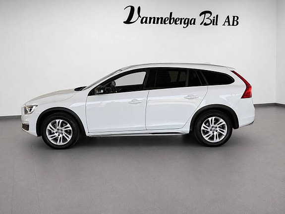 Volvo V60 Cross Country 4 of 5