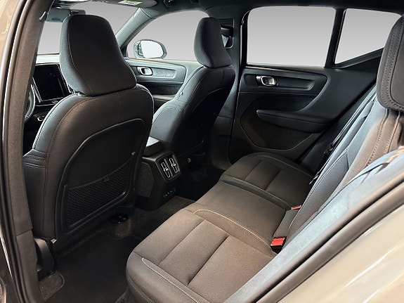 Volvo EX40 7 of 9
