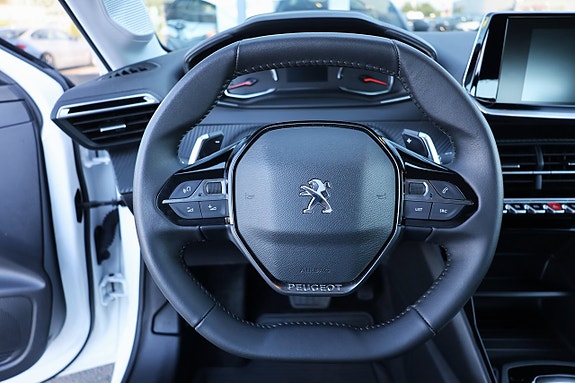 Peugeot 208 10 of 14