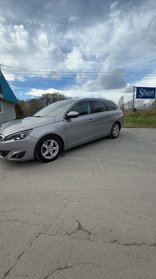 Peugeot 308 SW 3 of 5