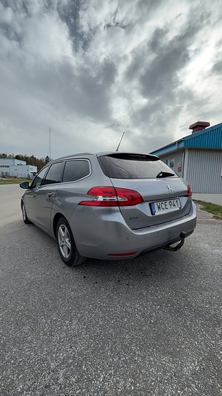 Peugeot 308 SW 4 of 5