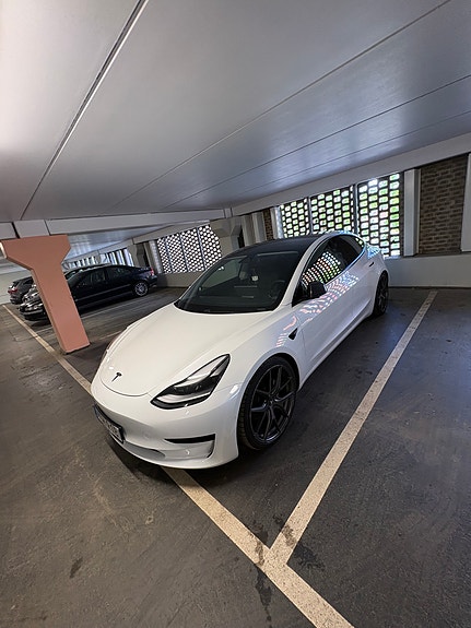 Tesla Model 3 7 of 10