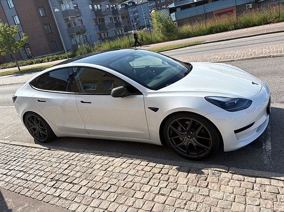 Tesla Model 3 4 of 10