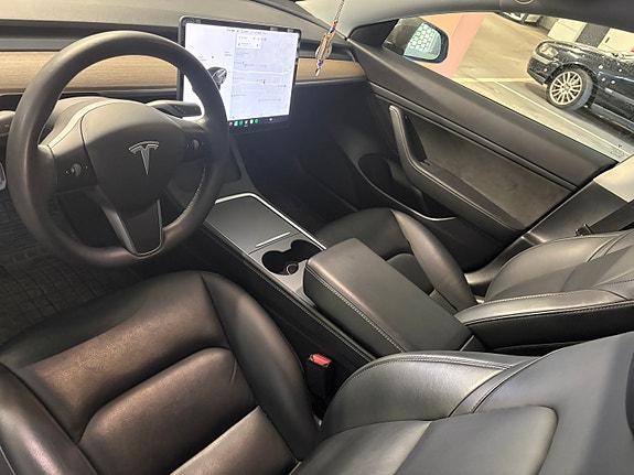 Tesla Model 3 9 of 10