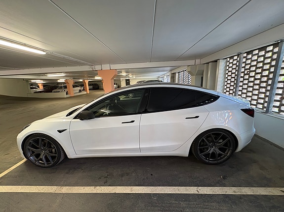 Tesla Model 3 5 of 10