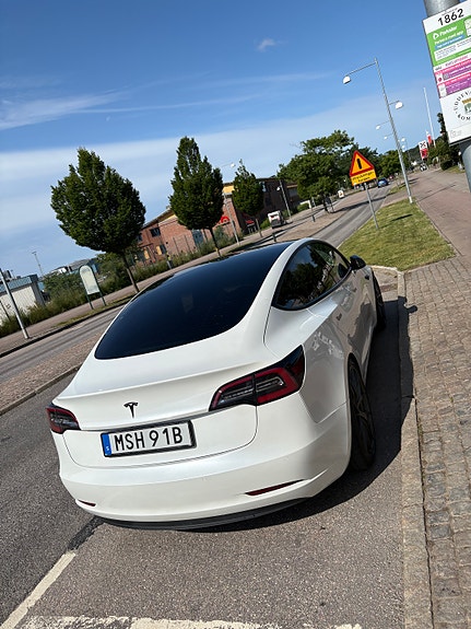 Tesla Model 3 2 of 10