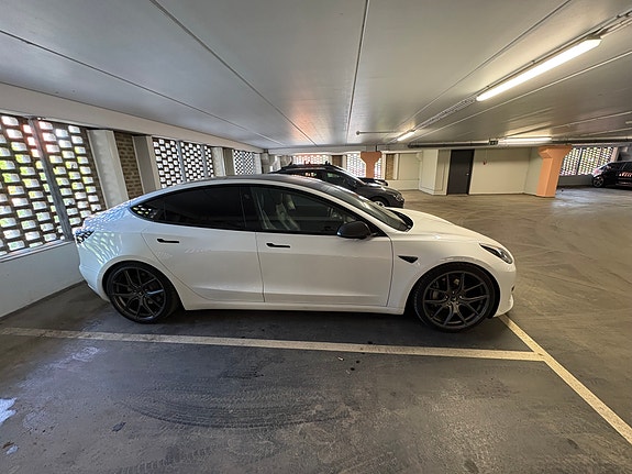Tesla Model 3 6 of 10