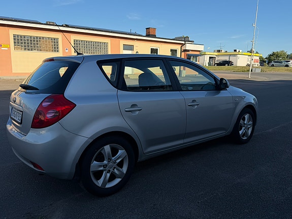 Kia Ceed 4 of 13
