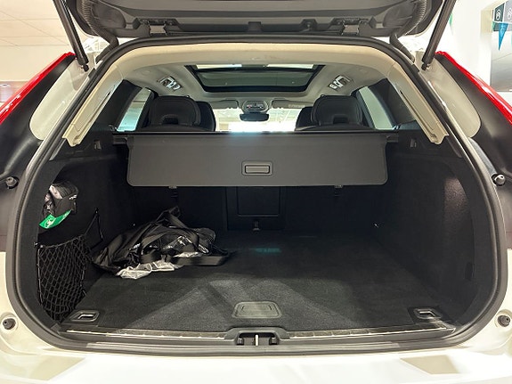 Volvo XC60 13 of 16
