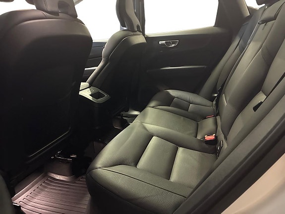 Volvo XC60 6 of 16