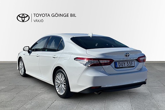 Toyota Camry 3 of 5
