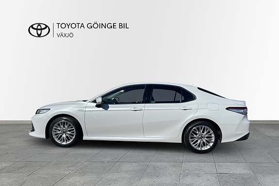 Toyota Camry 4 of 5