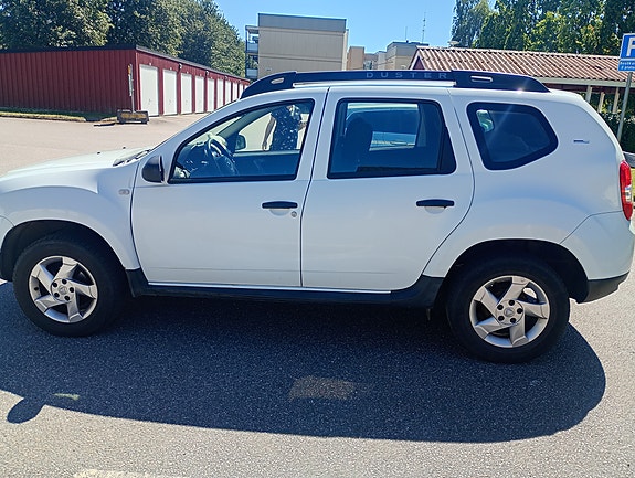 Dacia Duster 2 of 5
