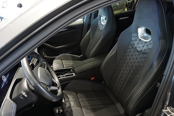 Volkswagen Passat 9 of 13