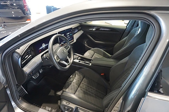 Volkswagen Passat 8 of 13