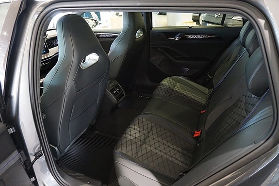 Volkswagen Passat 11 of 13