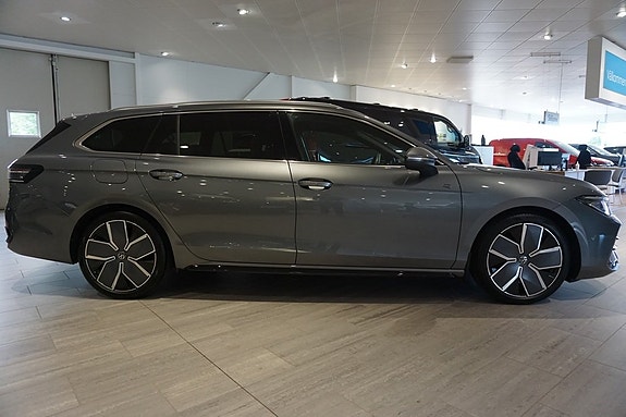 Volkswagen Passat 6 of 13