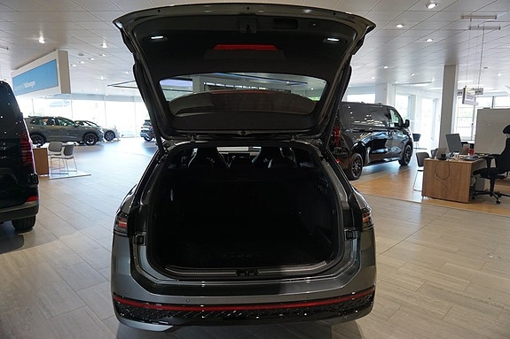 Volkswagen Passat 12 of 13