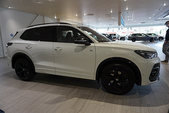 Volkswagen Tiguan 6 of 12