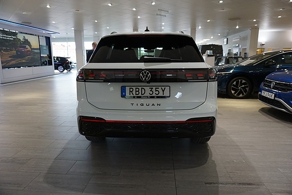 Volkswagen Tiguan 4 of 5